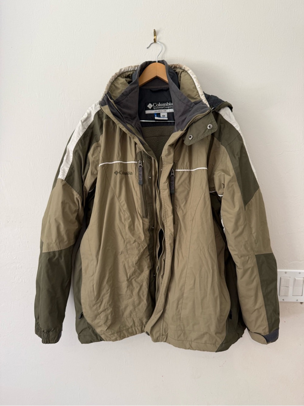 1980s Columbia BugabooMen’s Olive Two-Tone Ski Jacket with Hood